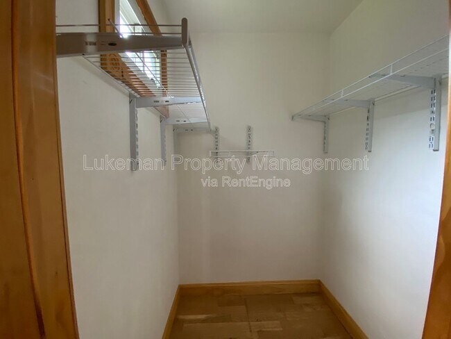 Building Photo - 725 W Vine St