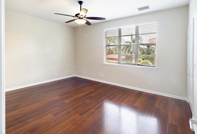 Building Photo - 143 Greenwich Cir