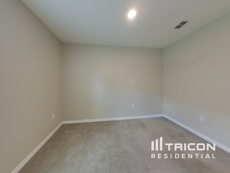Building Photo - 518 Squires Grove Dr