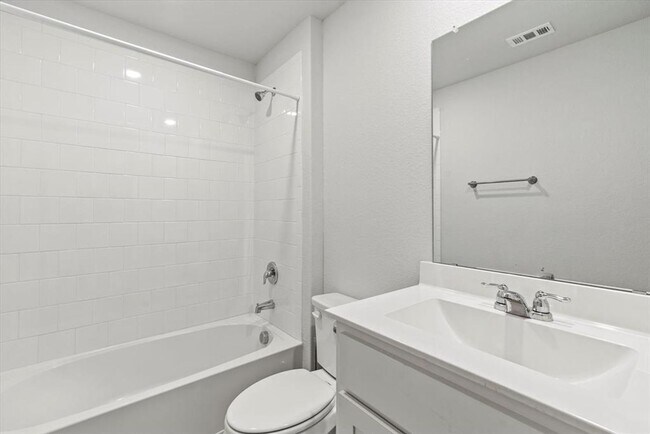 Building Photo - Move-In Ready 3BR/2BA Home with Garage & Private Fenced Yard!