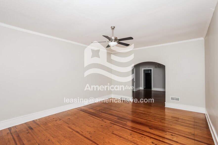 Building Photo - 3213 River Dr