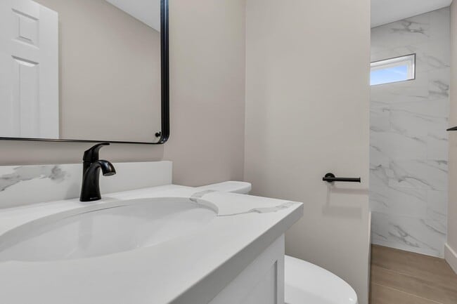 Building Photo - 6014 W 43rd St