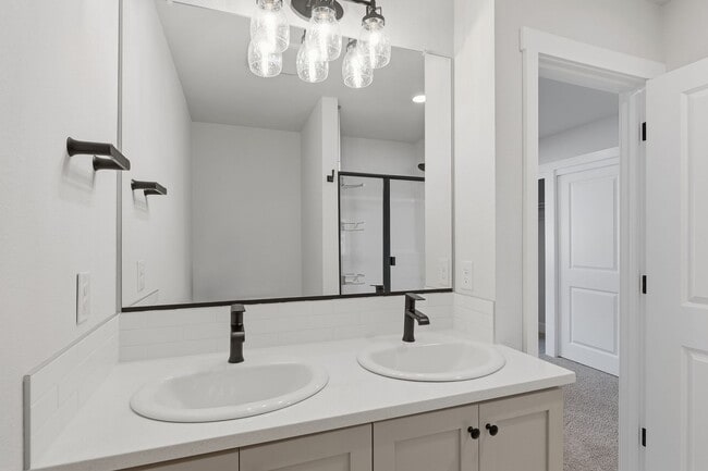 Building Photo - 3 Bedroom, 3.5 Bathroom Cooper Mountain Townhouse