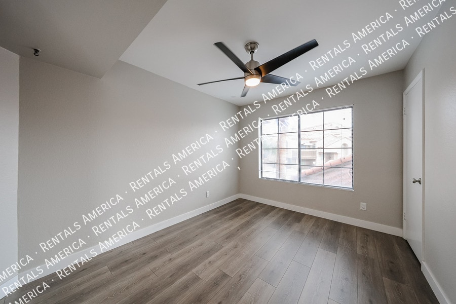 Building Photo - 700 E Mesquite Cir