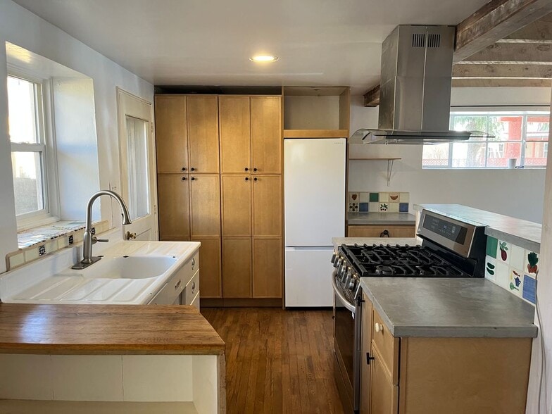 Building Photo - 410 Liebert St