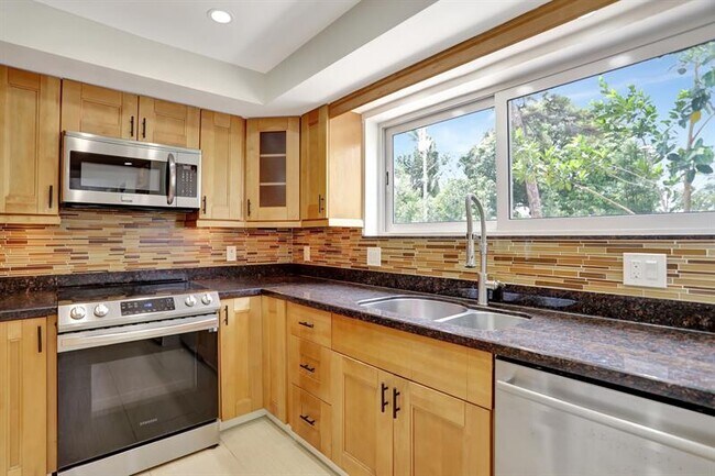 Building Photo - 2616 NE 26th Terrace