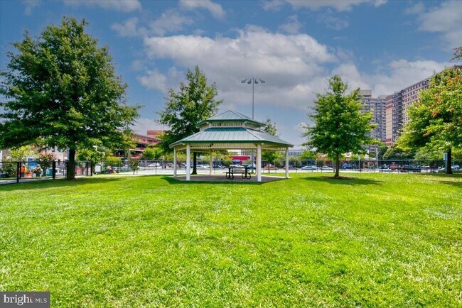 Building Photo - 1023 N Royal St