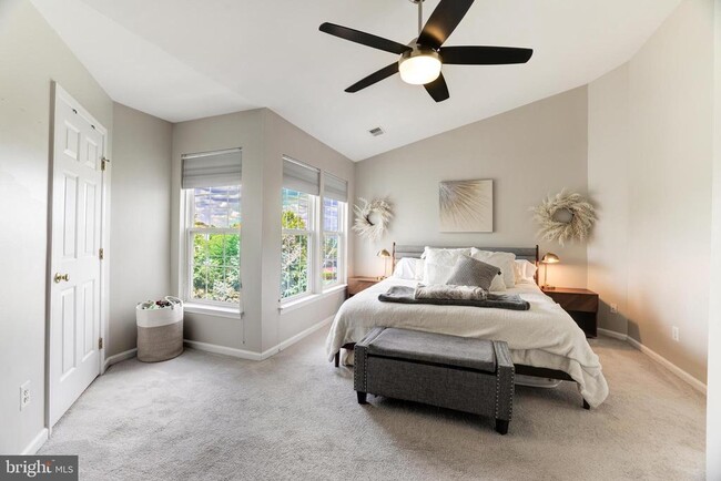 Building Photo - 2520 Banshire Dr