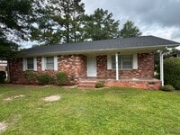 Building Photo - 3 Bedroom Brick House