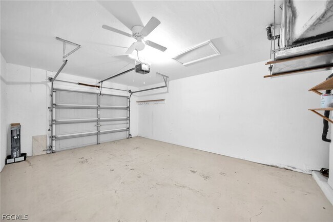 Building Photo - 1044 SE 11th St