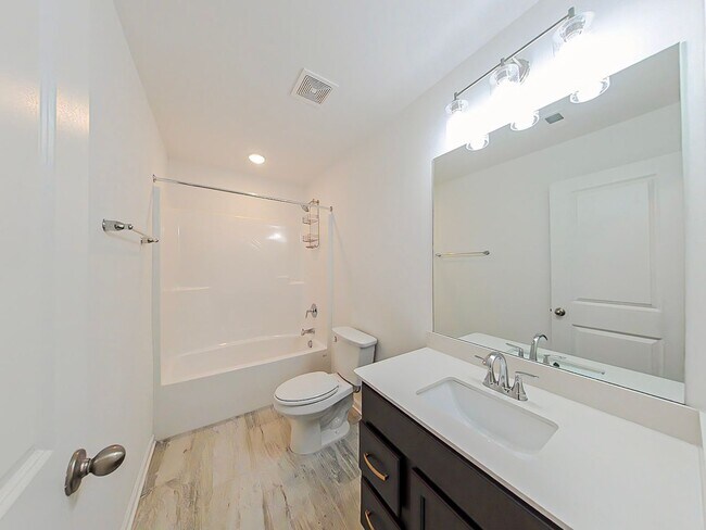 Building Photo - 5 Bedroom Home in Columbia County!