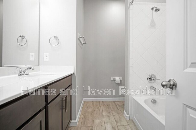 Building Photo - 183 Arlington Square Ct