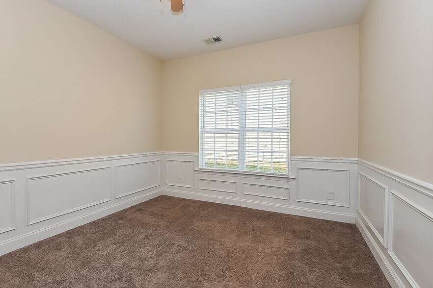 Building Photo - 110 Cessna Dr