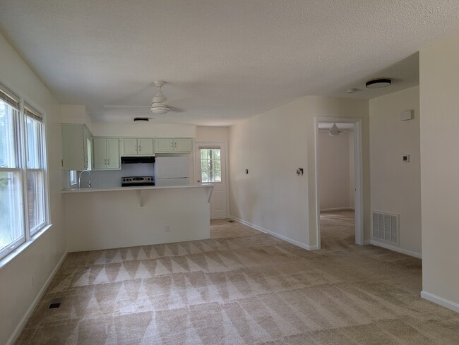 Building Photo - Bim St. Apartment A