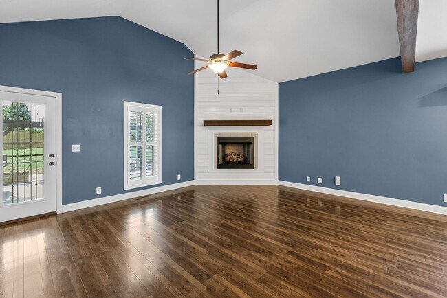 Building Photo - Elegant 4-Bedroom Home with Vaulted Ceilin...