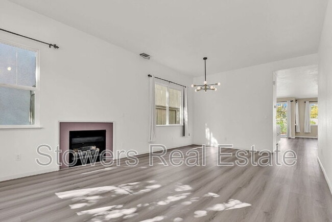 Building Photo - 1162 Waverly Cir