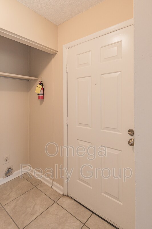 Building Photo - 1600 14th Ave E