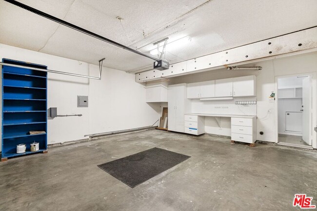 Building Photo - 1646 Palisades Dr