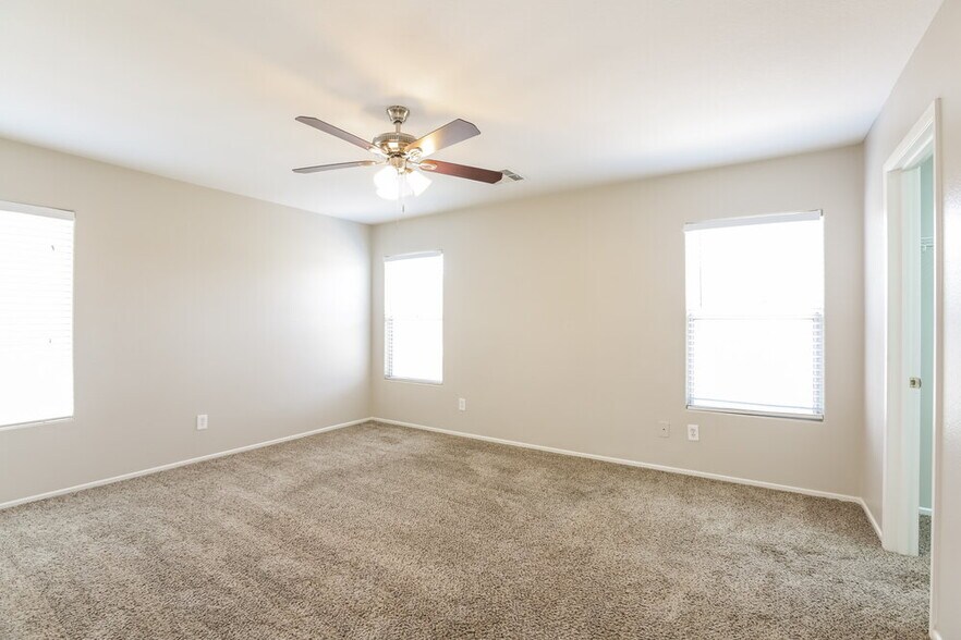 Building Photo - 8621 Palomino Ranch St