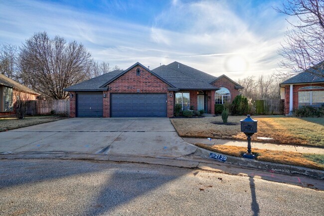 Building Photo - Spacious 4-Bedroom Retreat in Oklahoma City