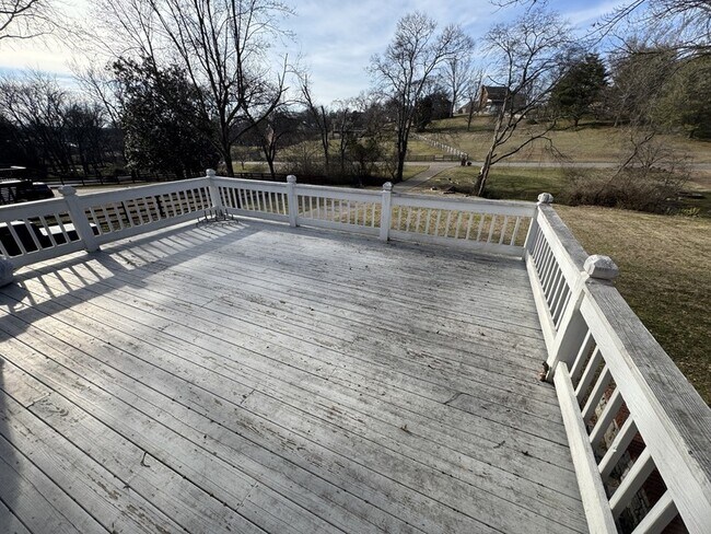 Building Photo - 307 Oak Meadow Ln