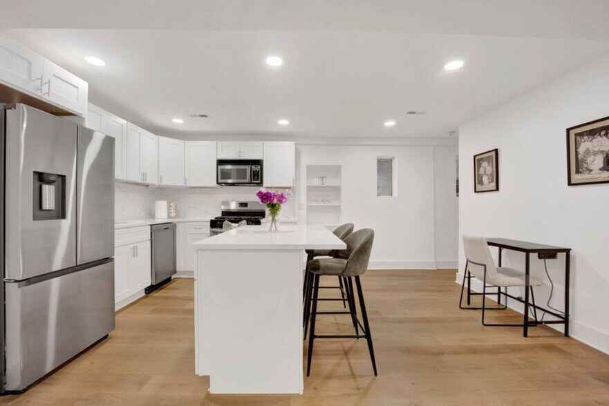 Building Photo - 503 W Wrightwood Ave