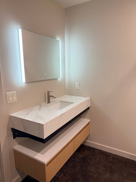 Building Photo - 1414 Silver Cir