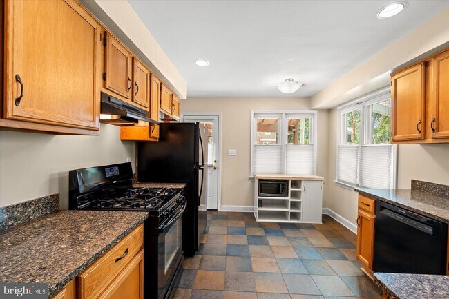 Building Photo - 16 E Braddock Rd