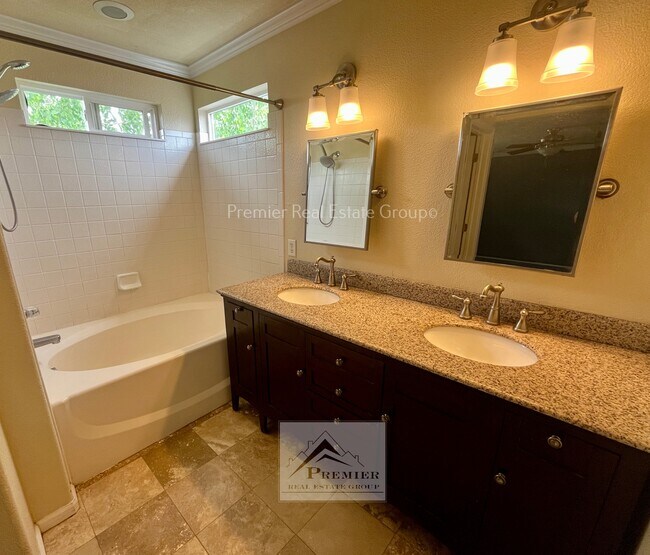 Building Photo - 7215 Edgebrook Dr