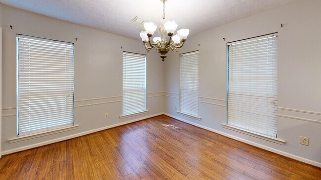 Building Photo - 335 Bent Tree Dr