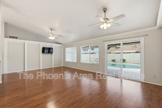 Building Photo - 4425 E Douglas Ave