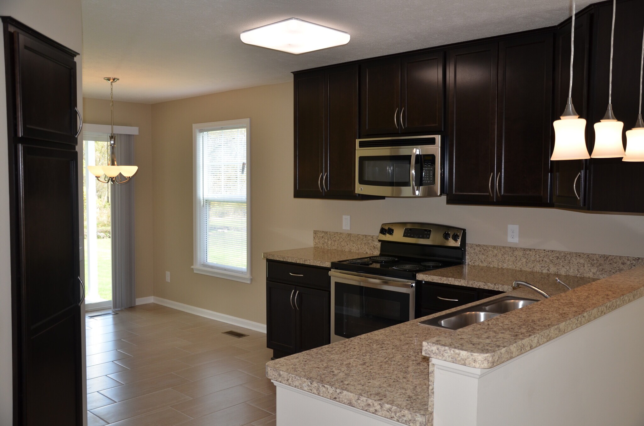 Building Photo - 1521 Meadowbrook Blvd