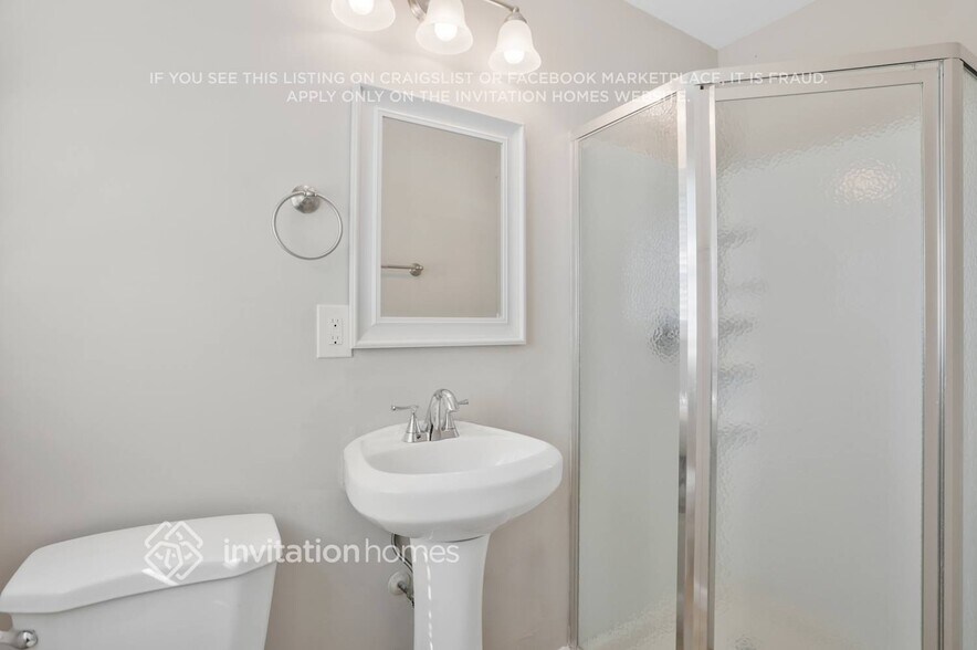 Building Photo - 3899 Summit Dr