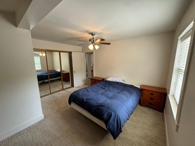 Building Photo - 1005 N Waco Ave