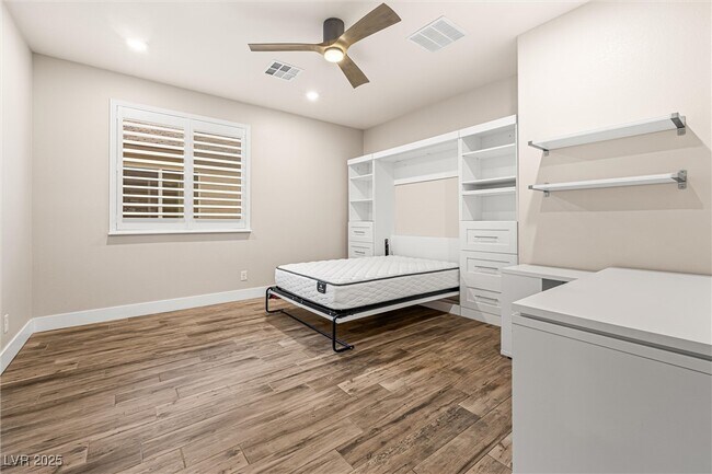 Building Photo - 4631 Amazing View St