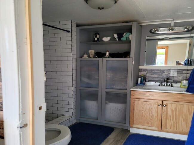 Building Photo - Keego Harbor Mobile Home