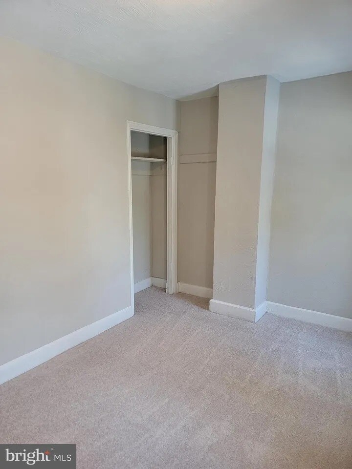 Building Photo - 613 Walnut St