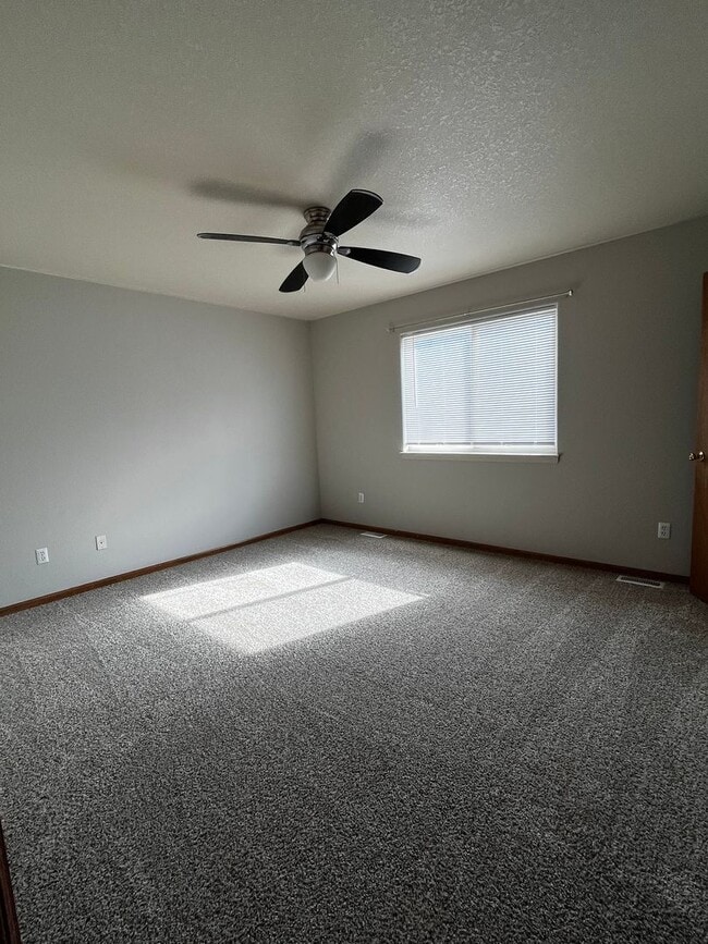 Building Photo - 3 Bedroom 2 Bath Ranch Style Home in Loveland