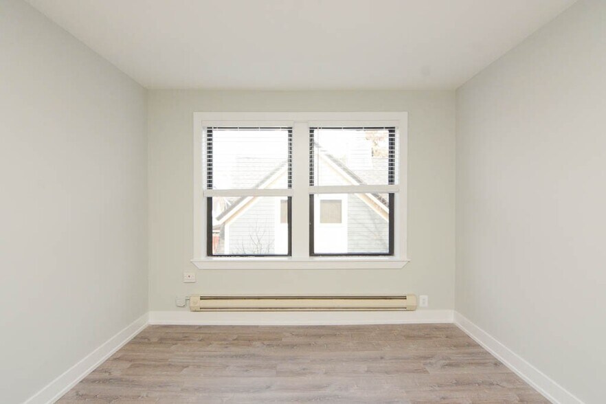 Building Photo - 4549 N Damen Ave