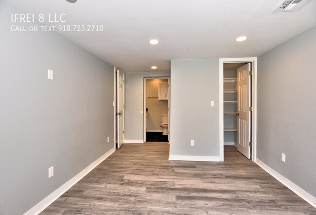 Building Photo - 3803 W Admiral Blvd