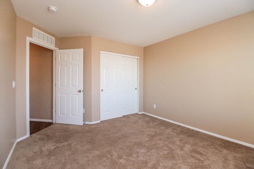 Building Photo - 7826 S 50th Dr