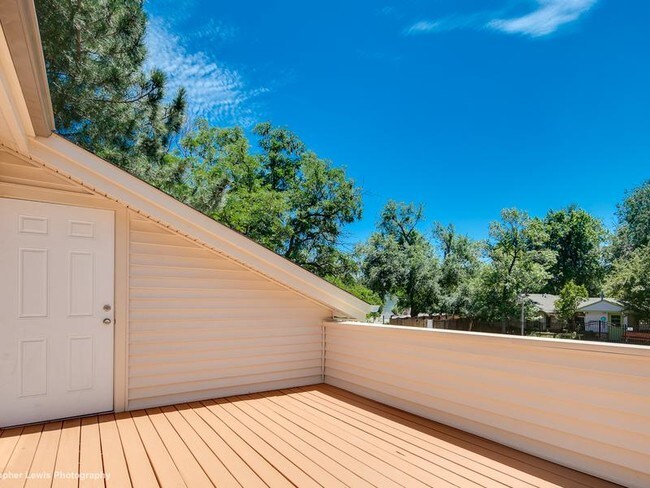 Building Photo - 1140 Poplar Ave