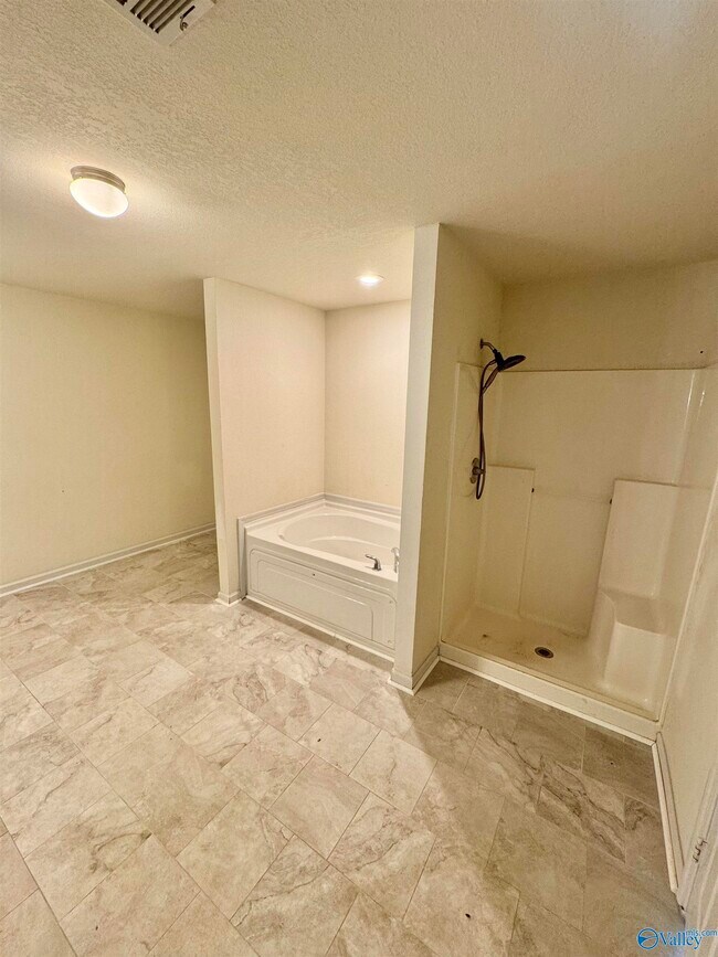 Building Photo - 207 Millbury Ct