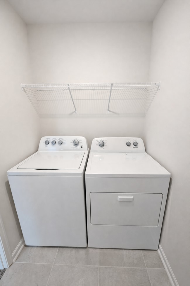 Building Photo - **6 Month Lease**New Construction -Hendersonville Townhome