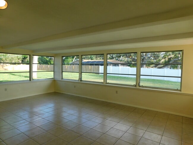 Building Photo - 21019 Randall Ave