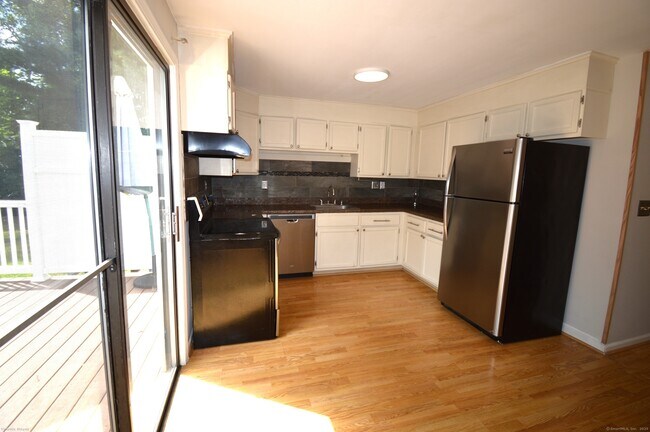 Building Photo - 250 Woodford Ave