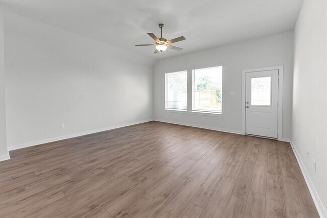 Building Photo - 16930 Tulip Row Ln