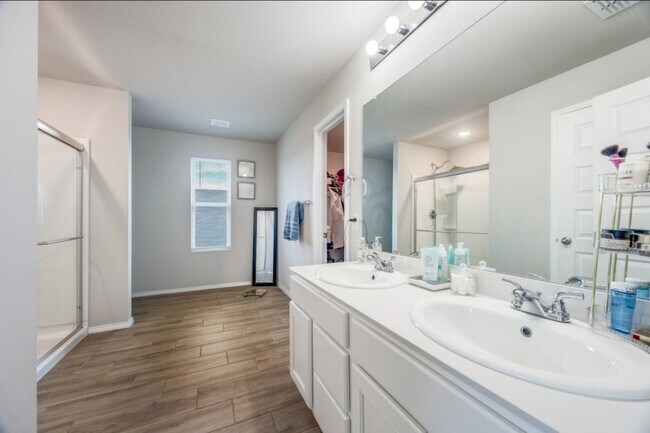Building Photo - 926 Hurstwood Dr