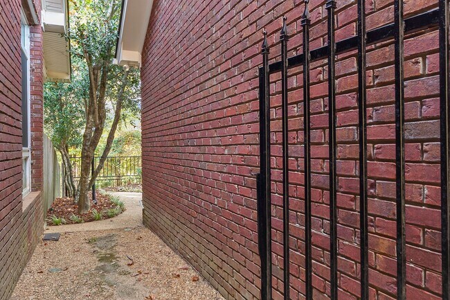 Building Photo - Verner School Zone - Fox Ridge Subdivision