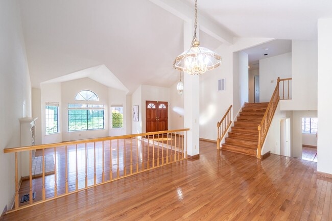 Building Photo - 2741 Seminole Dr